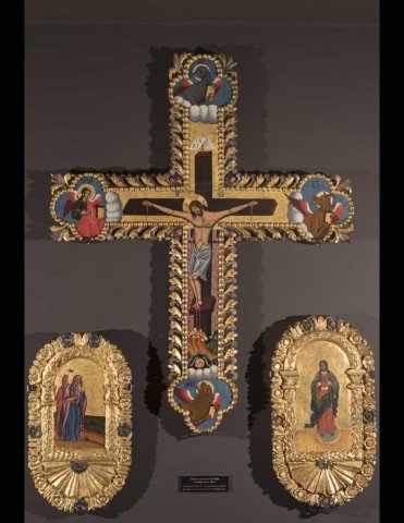 Ξυλόγλυπτος επιχρυσωμένος Σταυρός και Λυπηρά τέμπλου. 19ος αι.     ----    Carved wooden gilded Cross topping the Sanctuary screen and icons of the sorrowing Virgin and St John the Theologian, 19th c.