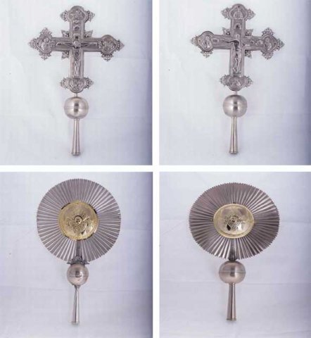 Νο  1:  Αργυρά εξαπτέρυγα με επιχρυσώσεις και σταυρός λιτανείας, 1877. ----- Silver-gilded liturgical fans and processional cross, 1877.