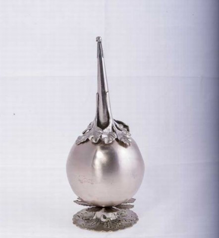 No 7: Αργυρό περιρραντήριο μύρου, Ι. Ναού Αγίου Ιωάννου του Θεολόγου Κακουνά, 1876. ----- Silver rosewater sprinkler from the Church of St John the Theologian Kakounas, 1876.