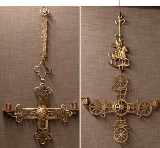 Νo 1-2: Σταυροί  ορειχάλκινοι με αλυσίδα ανάρτησης και  θέσεις κεριών, 19ος αι. ------ Brass-made crosses with single suspension chain and candle sticks, 19th c.