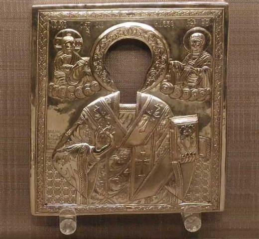 Νο 12: Αργυρή ανάγλυφη επένδυση εικόνας του Αγίου Νικολάου, 19ος αι. ----- Silver-coated embossed icon of St Nicolas, 19th c.