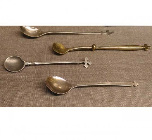 No 5: Αργυρές περίτεχνες Λαβίδες Θείας Μεταλήψεως, 18ος αι. ----- Elaborately wrought communion spoons, 18th c.